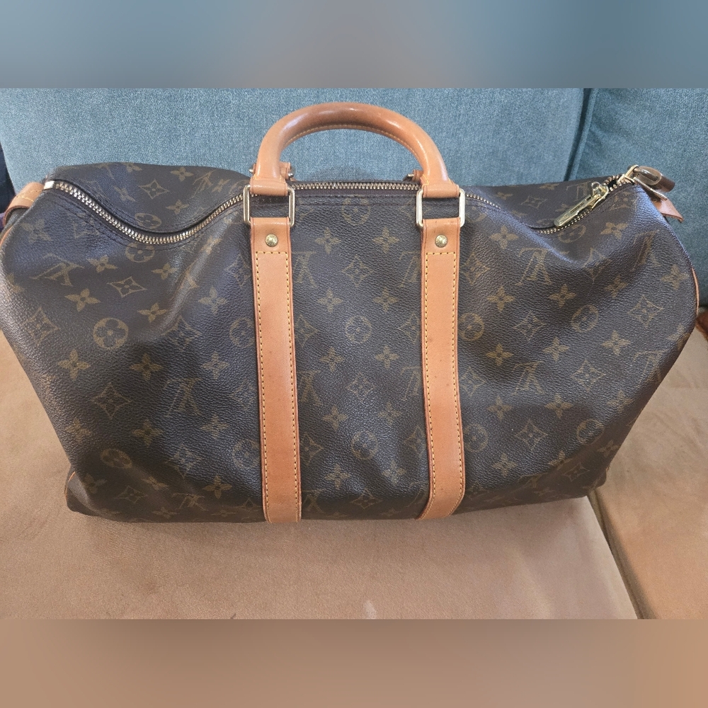 Louis Vuitton Keepall 45 Duffle Bag Medium, Clean On The Inside And Out, LV Lock - Picture 5 of 10